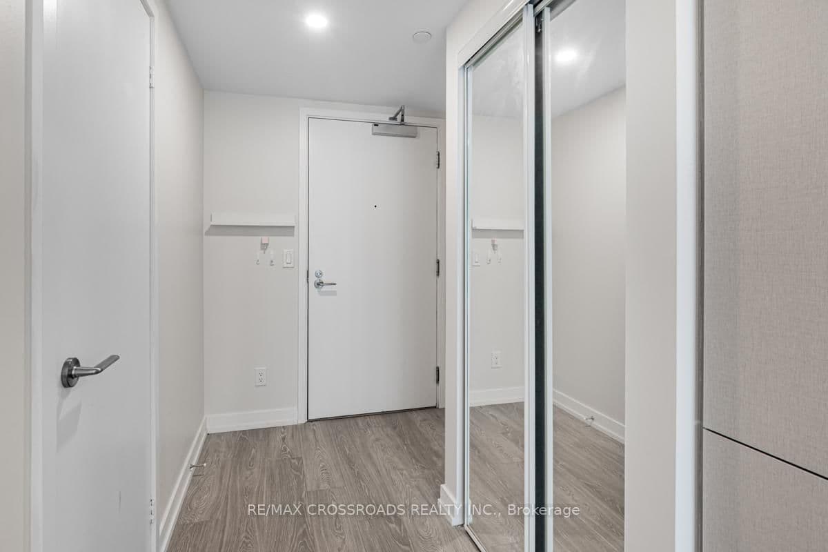 19 Western Battery Road, Unit 3222 thumbnail 4