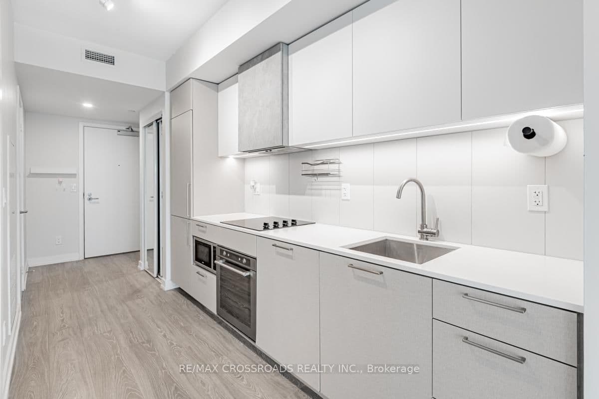 19 Western Battery Road, Unit 3222 thumbnail 8