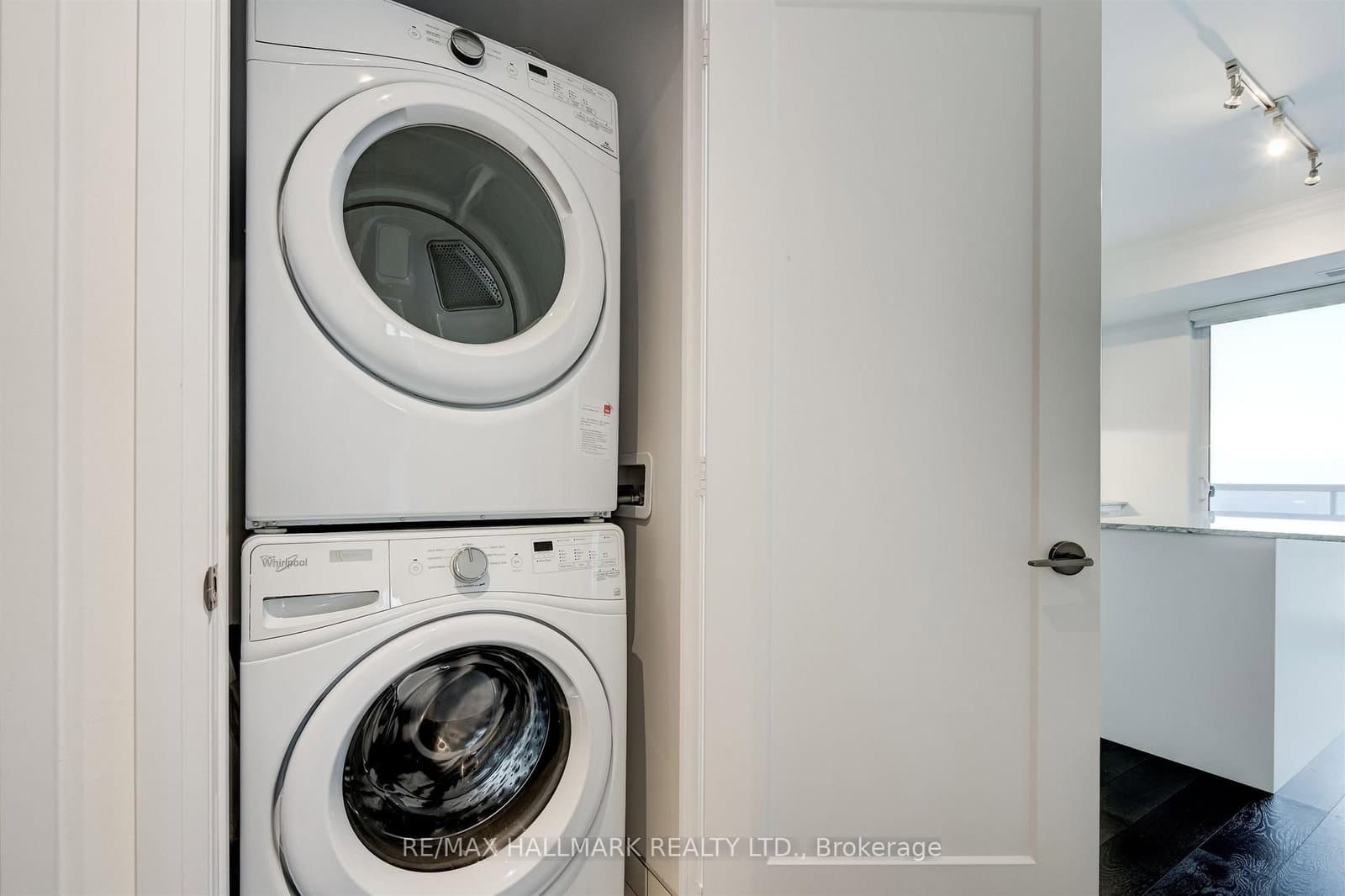 101 Erskine Avenue, Unit 2907 thumbnail 20