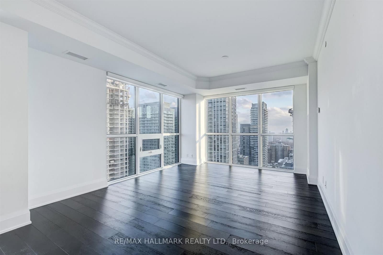 101 Erskine Avenue, Unit 2907 thumbnail 3