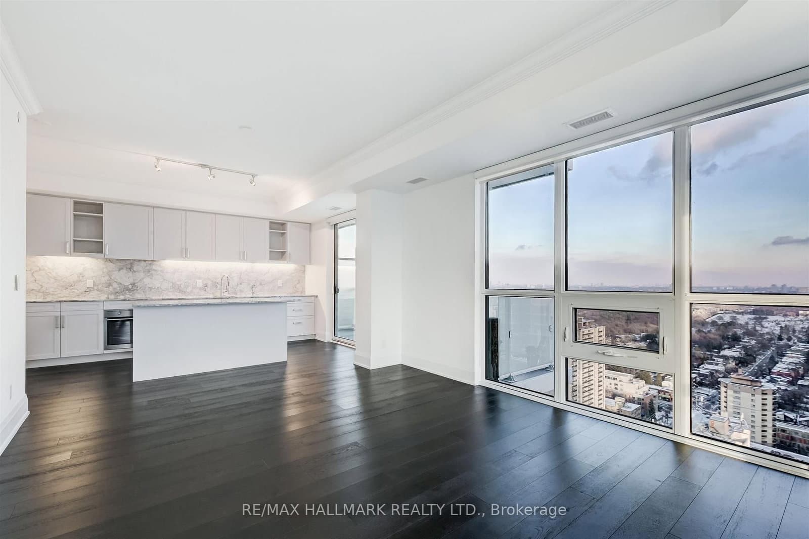 101 Erskine Avenue, Unit 2907 thumbnail 4