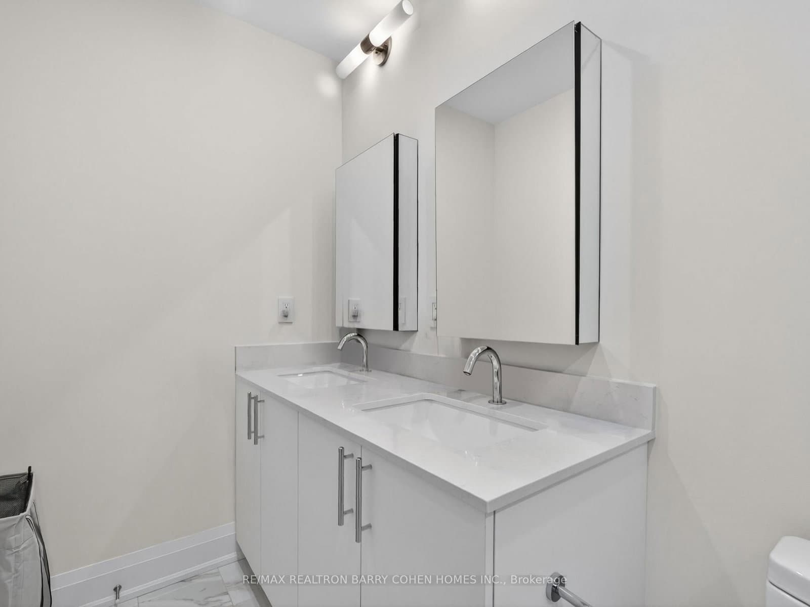 88 Cumberland Street, Unit 2104 thumbnail 18