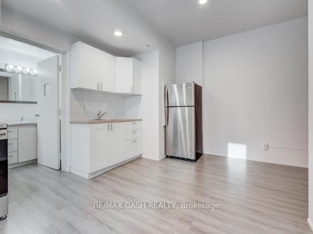661 Huron Street, Unit 105 thumbnail 3