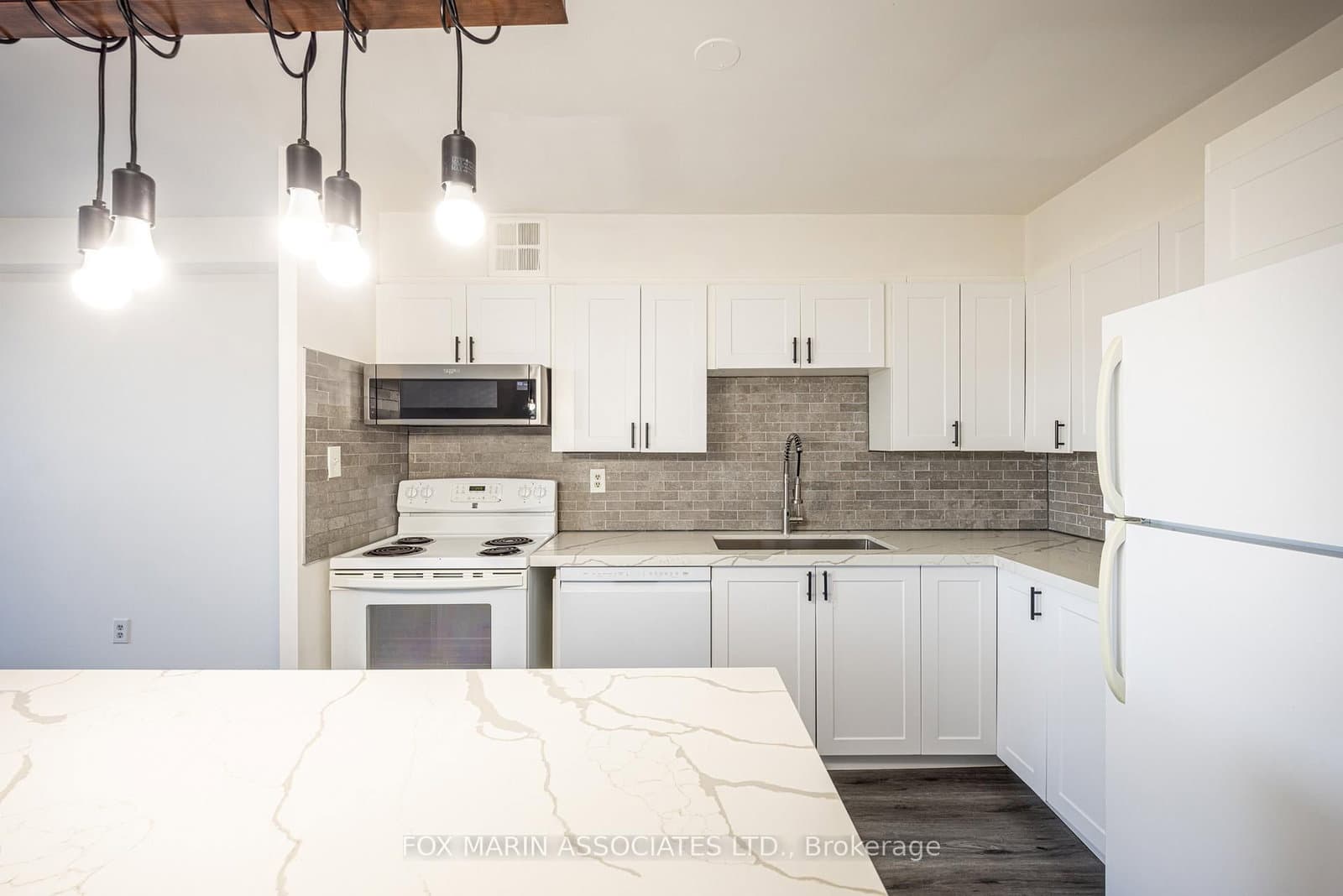 20 Edgecliff Golfway, Unit 312 thumbnail 6