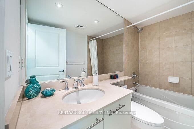 900 Mount Pleasant Road, Unit 426 thumbnail 17