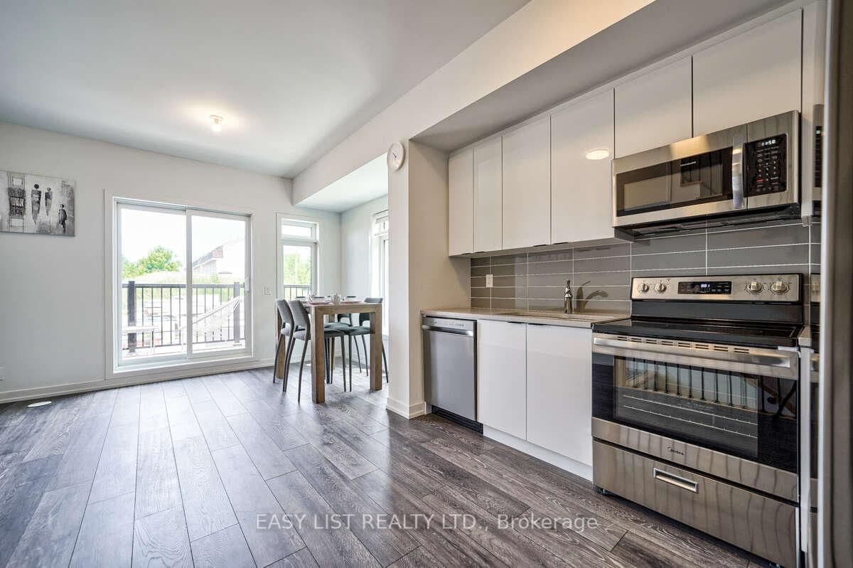 27 Spruce Pines Crescent - Image 1