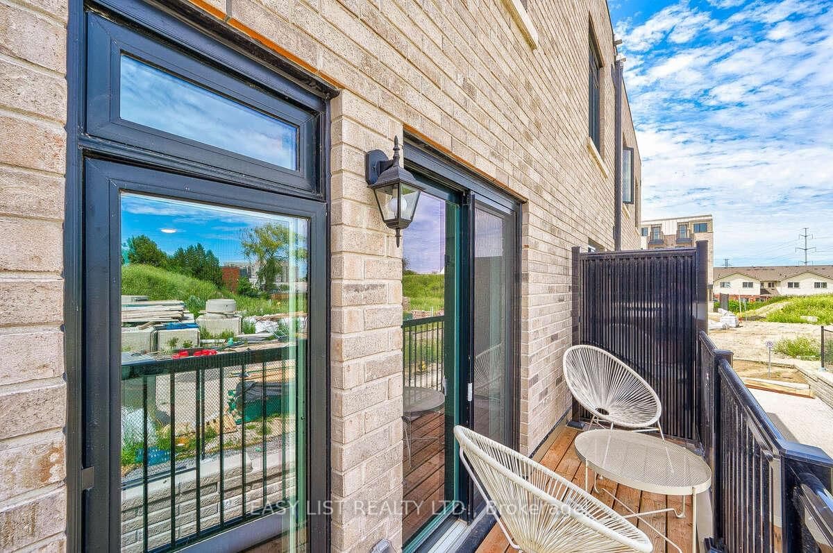 27 Spruce Pines Crescent thumbnail 4
