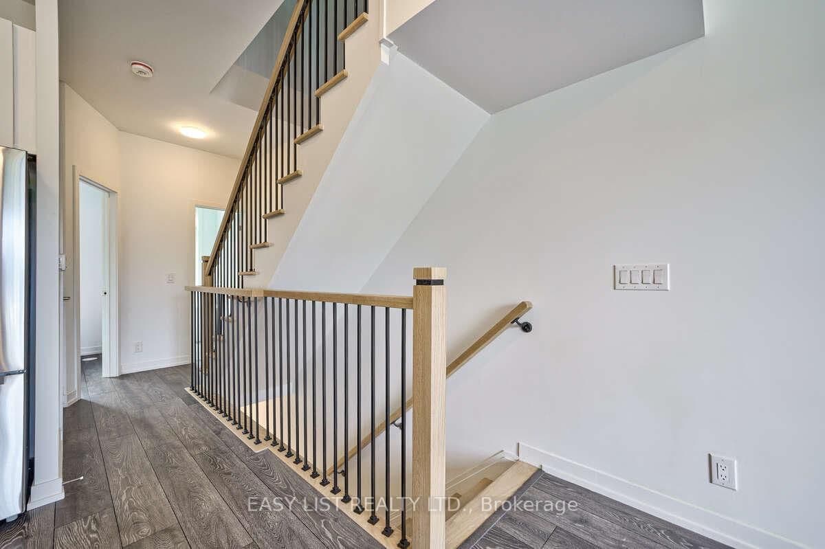 27 Spruce Pines Crescent thumbnail 5