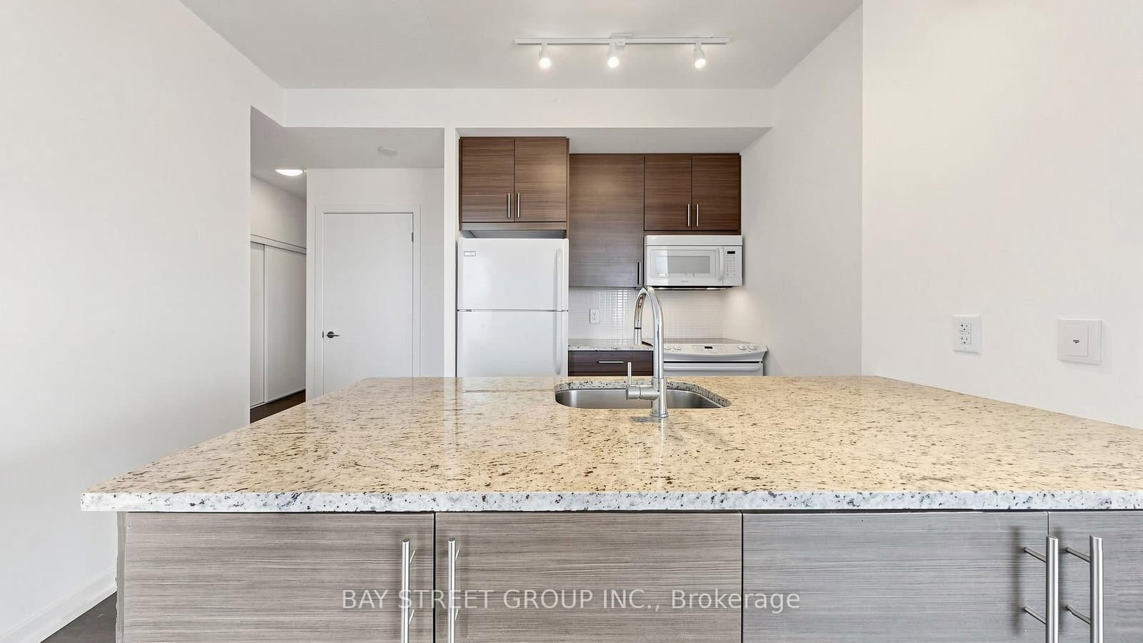 70 Forest Manor Road, Unit 2112 thumbnail 22