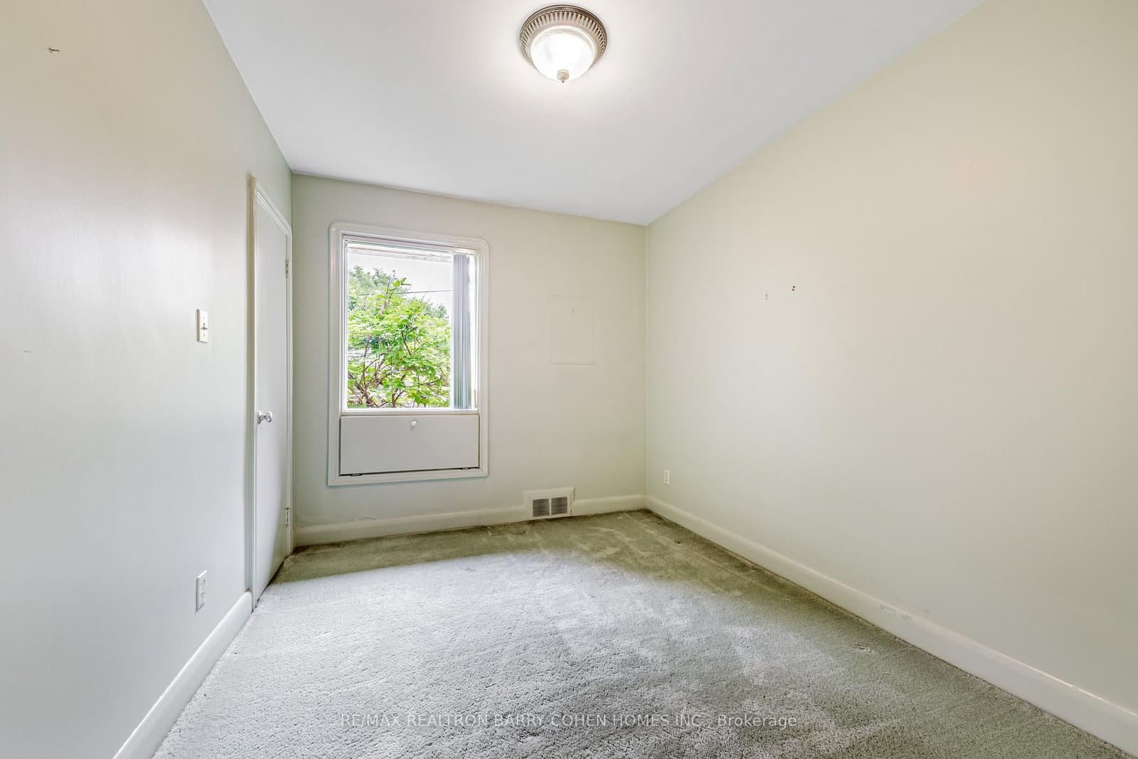 200 Cortleigh Boulevard thumbnail 10