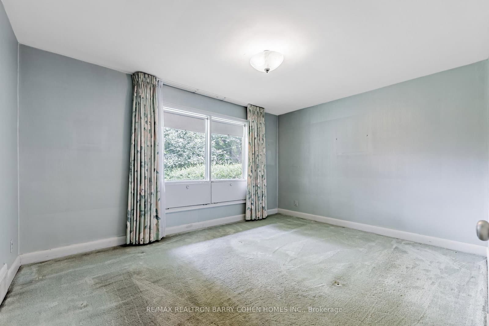 200 Cortleigh Boulevard thumbnail 13