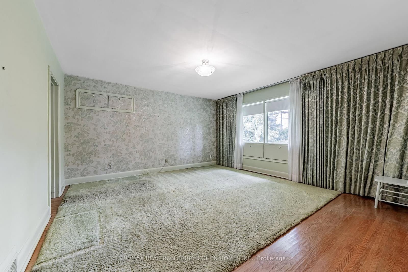 200 Cortleigh Boulevard thumbnail 14