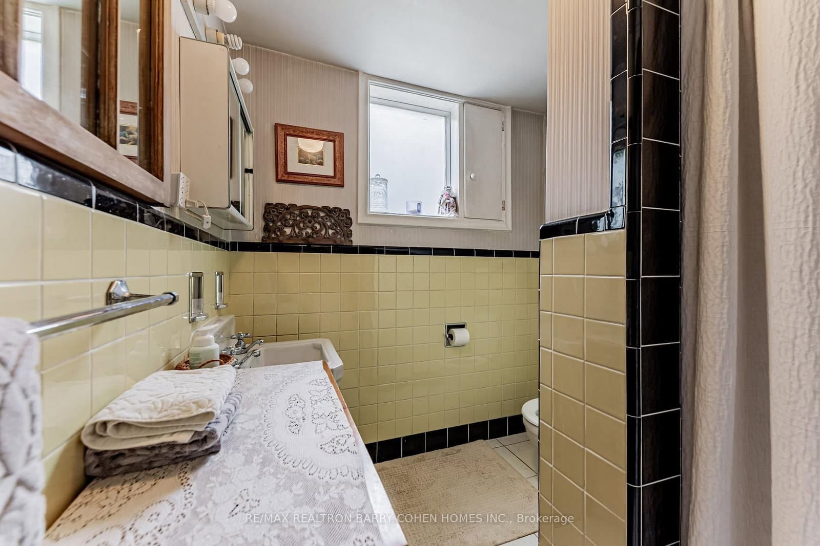 200 Cortleigh Boulevard thumbnail 19