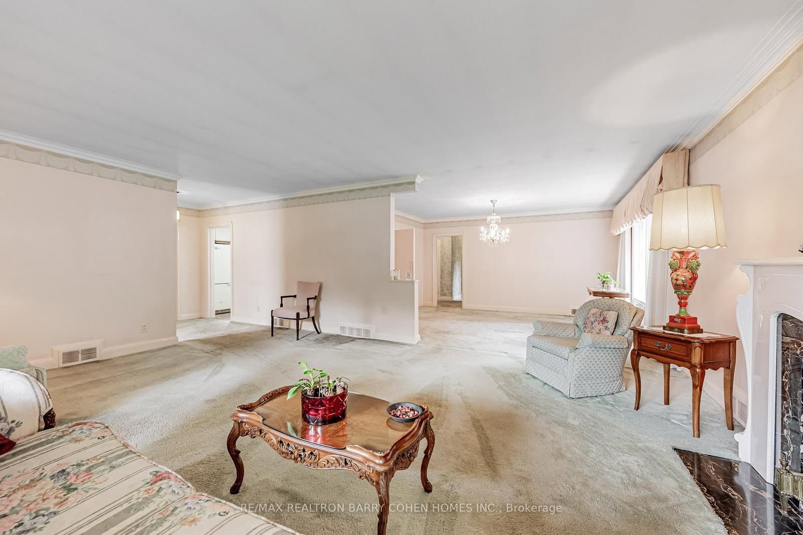 200 Cortleigh Boulevard thumbnail 5