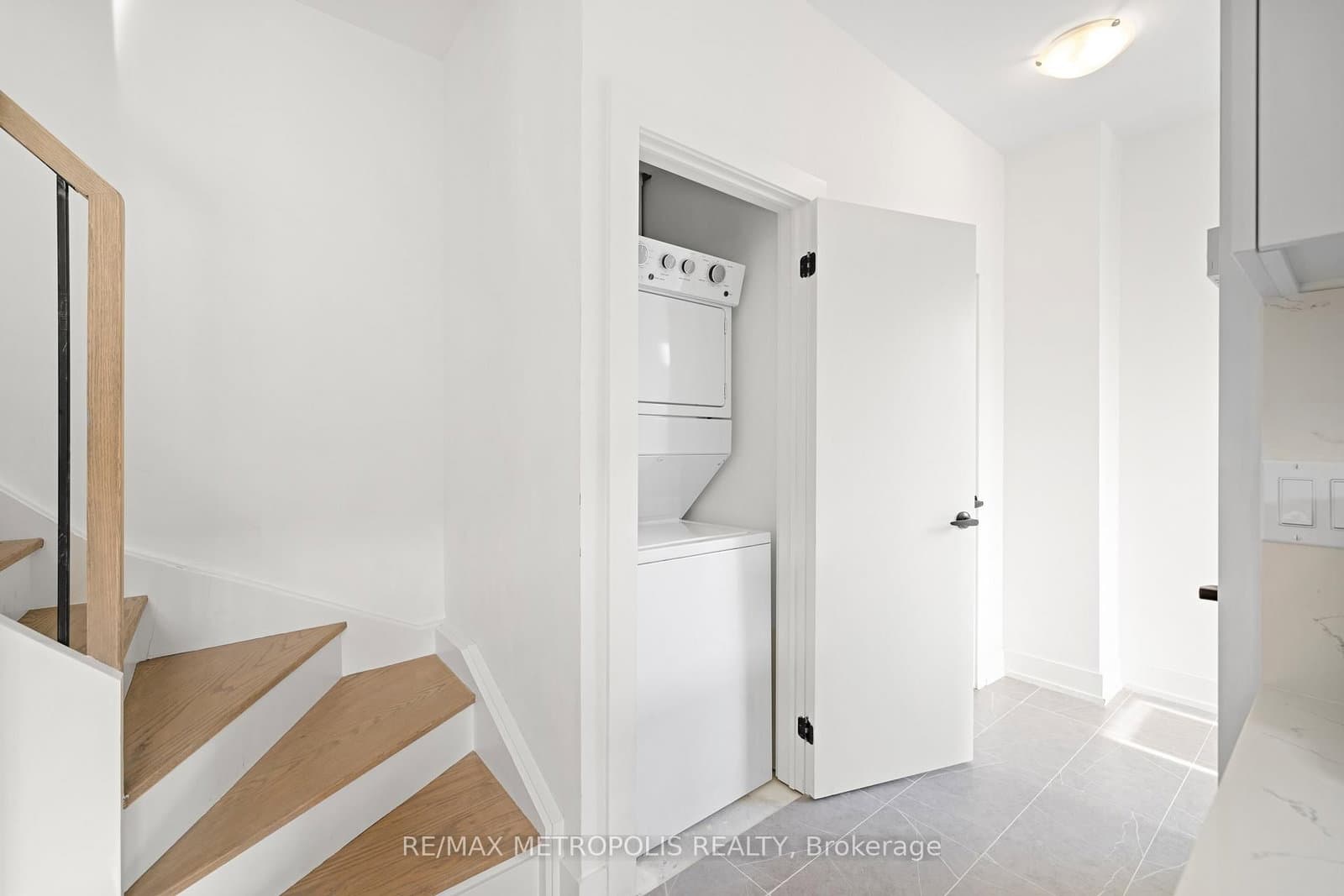 447 Lansdowne Avenue, Unit Laneway thumbnail 15