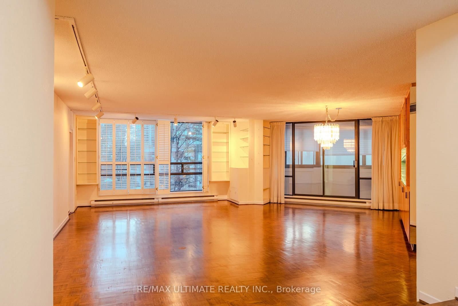 240 Heath Street W, Unit 201 thumbnail 10