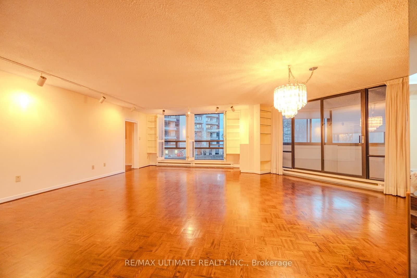 240 Heath Street W, Unit 201 thumbnail 11