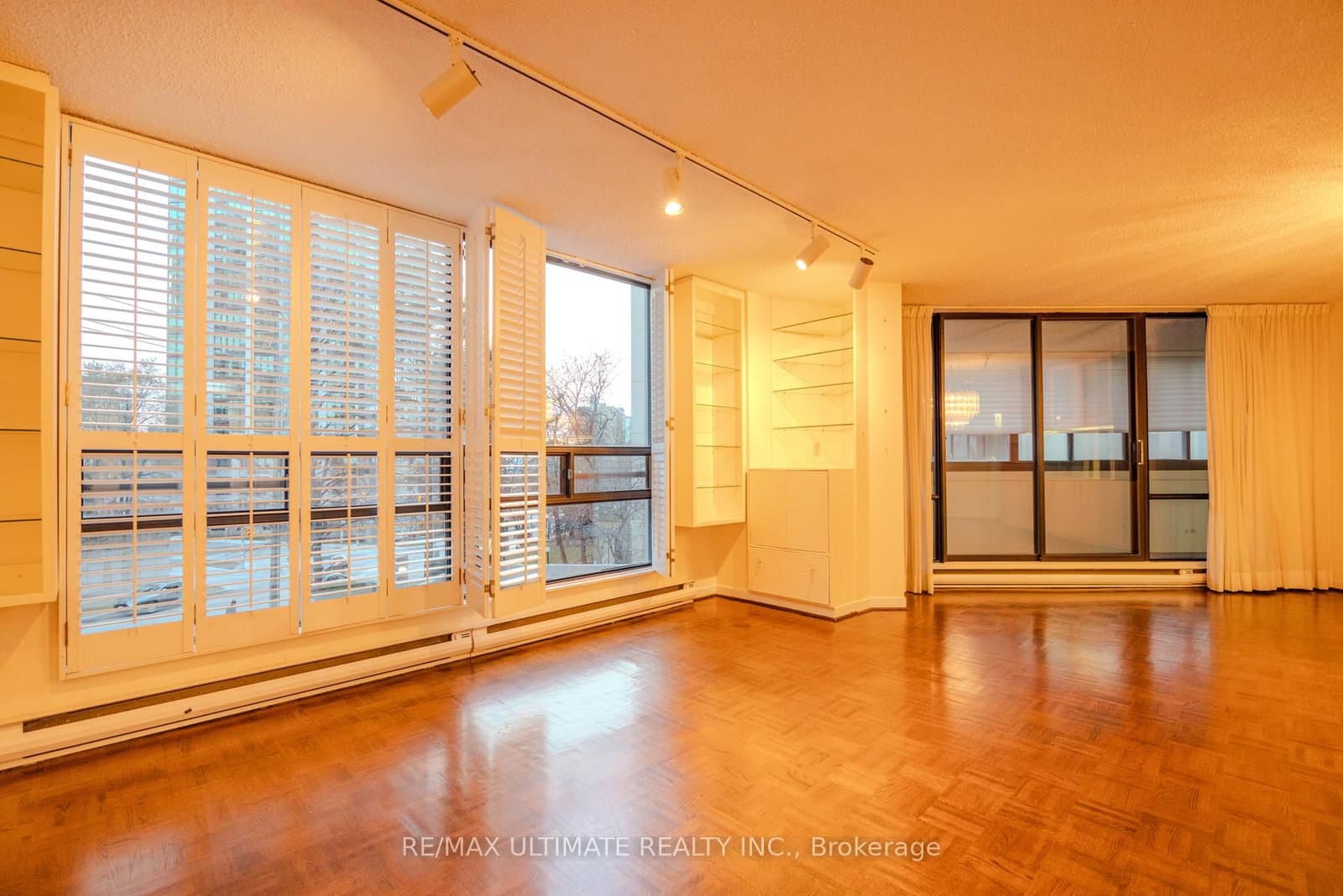 240 Heath Street W, Unit 201 thumbnail 13