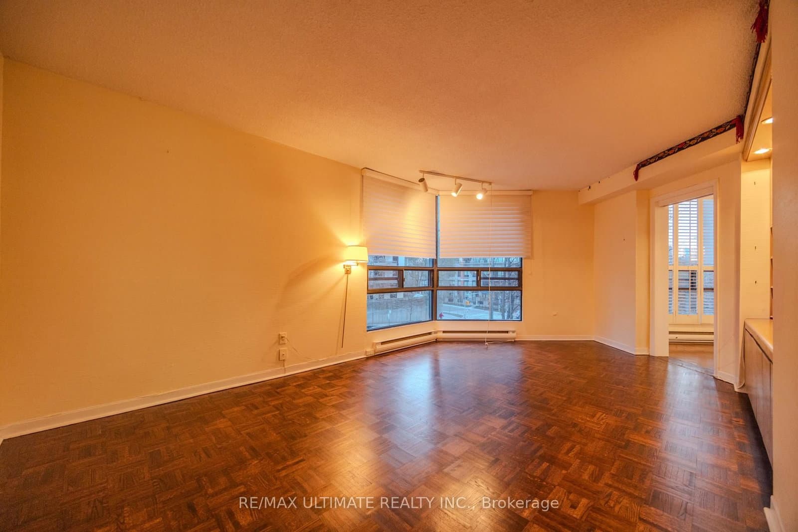 240 Heath Street W, Unit 201 thumbnail 15