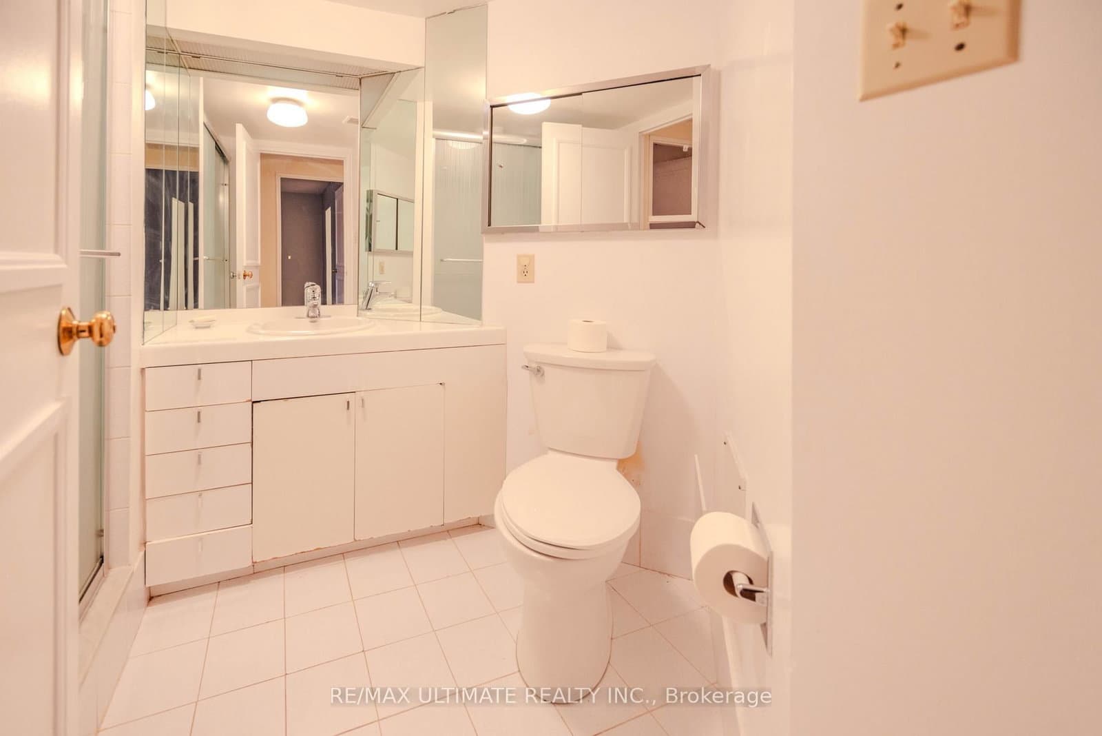240 Heath Street W, Unit 201 thumbnail 17