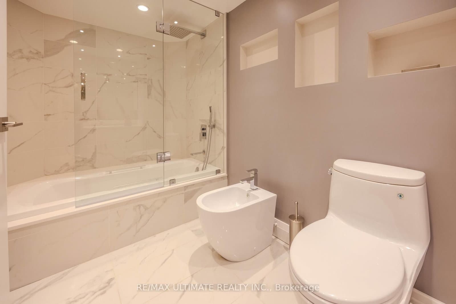 240 Heath Street W, Unit 201 thumbnail 19