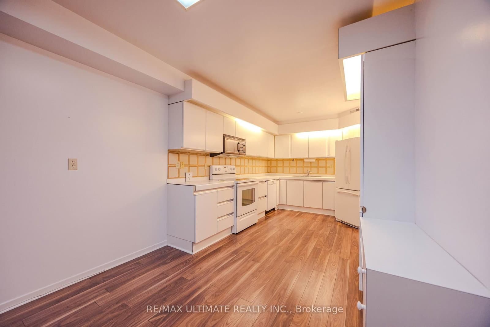 240 Heath Street W, Unit 201 thumbnail 22