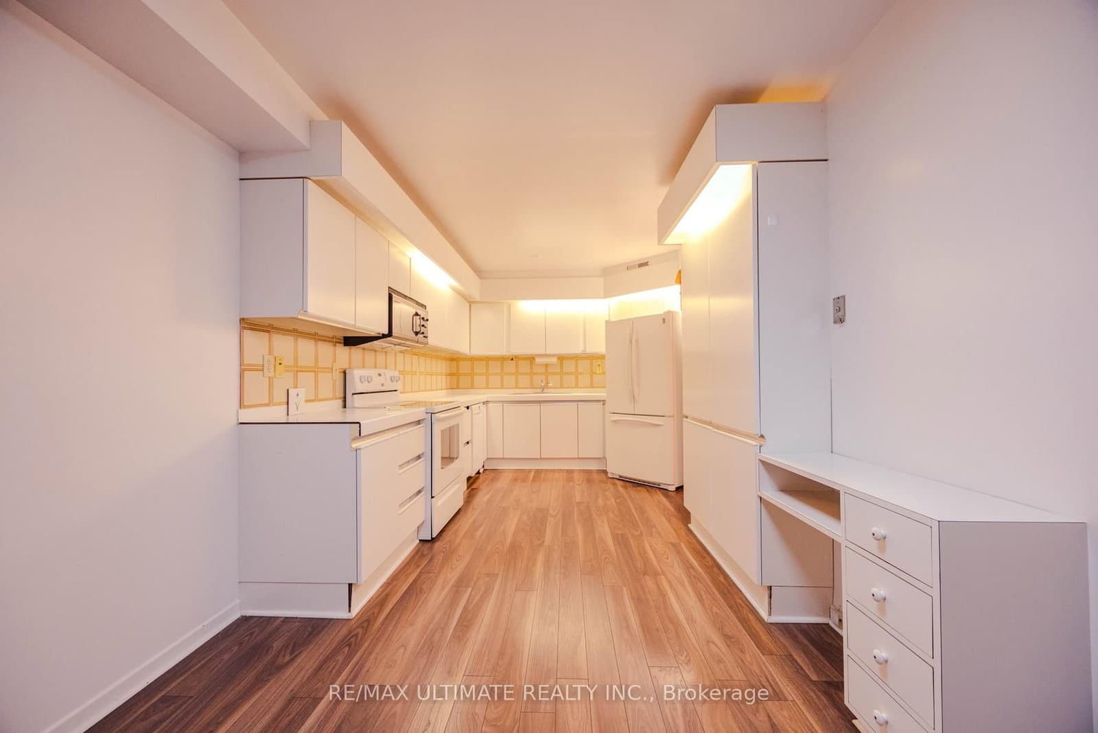 240 Heath Street W, Unit 201 thumbnail 23