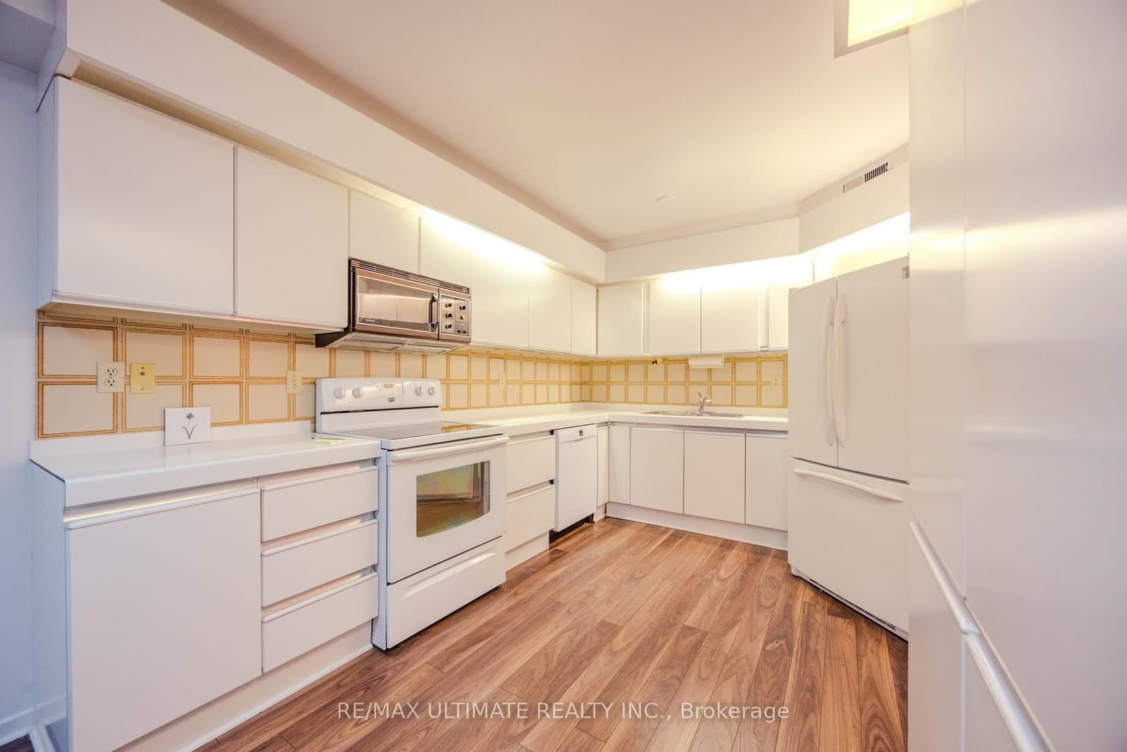 240 Heath Street W, Unit 201 thumbnail 24
