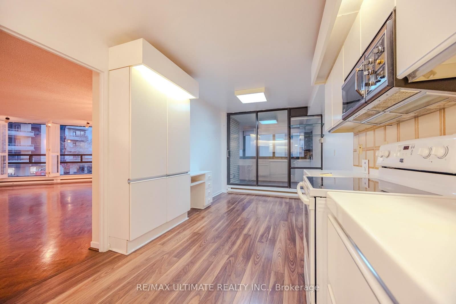 240 Heath Street W, Unit 201 thumbnail 25