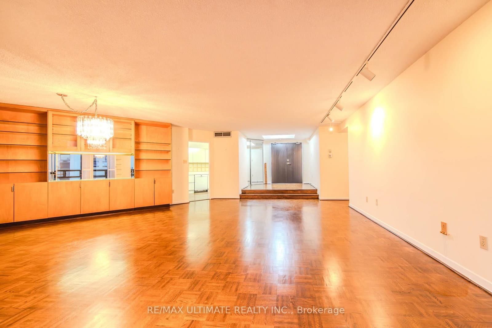 240 Heath Street W, Unit 201 thumbnail 26