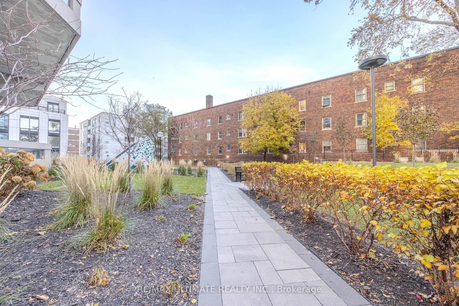 240 Heath Street W, Unit 201 thumbnail 32