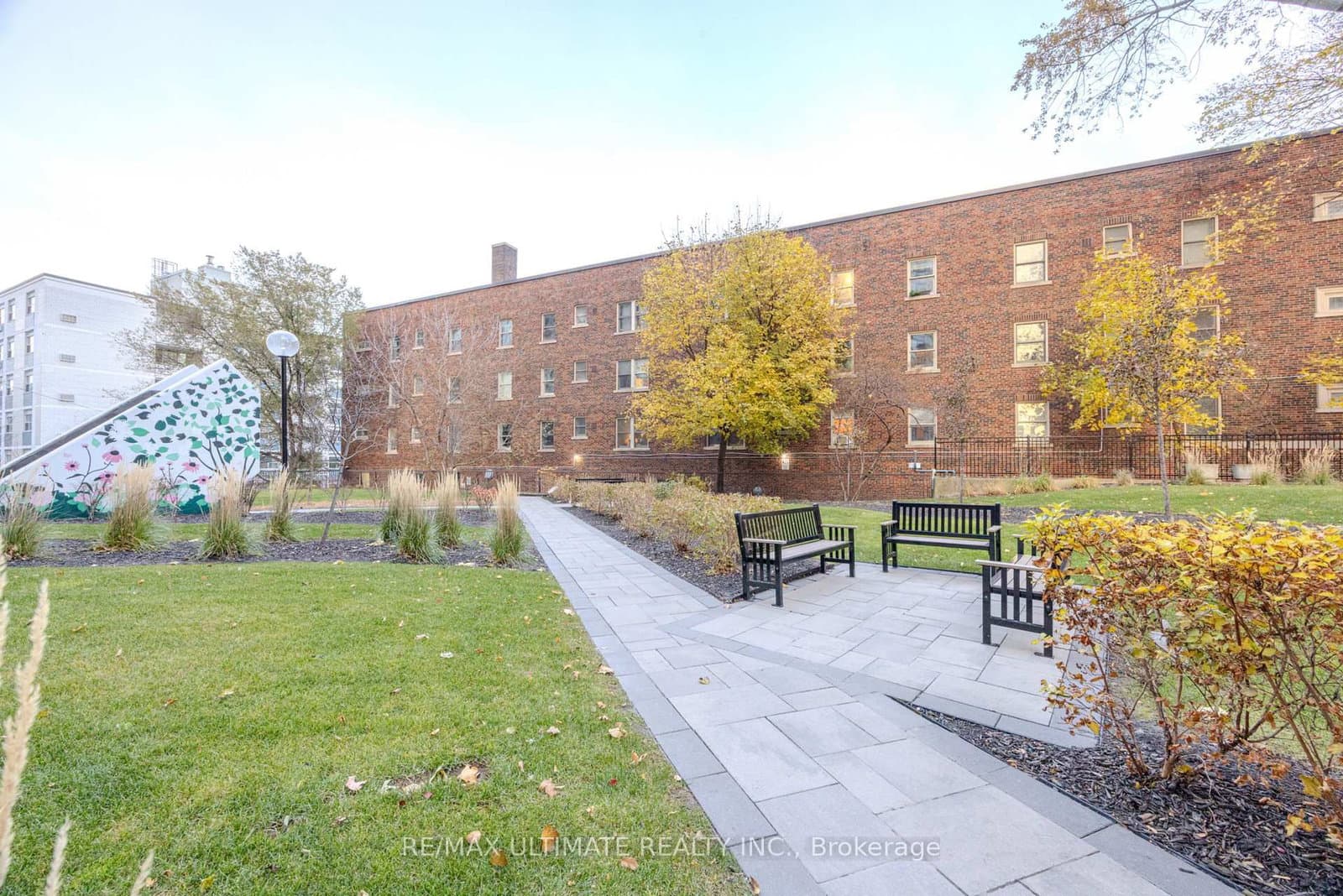240 Heath Street W, Unit 201 thumbnail 33