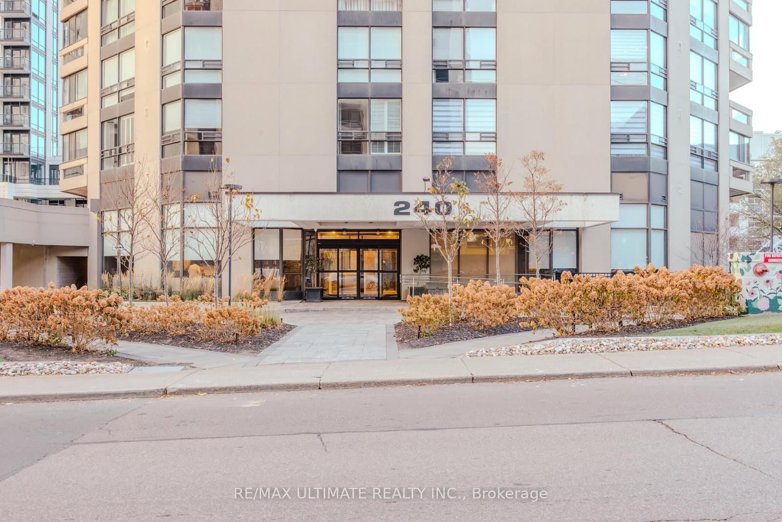 240 Heath Street W, Unit 201 thumbnail 34