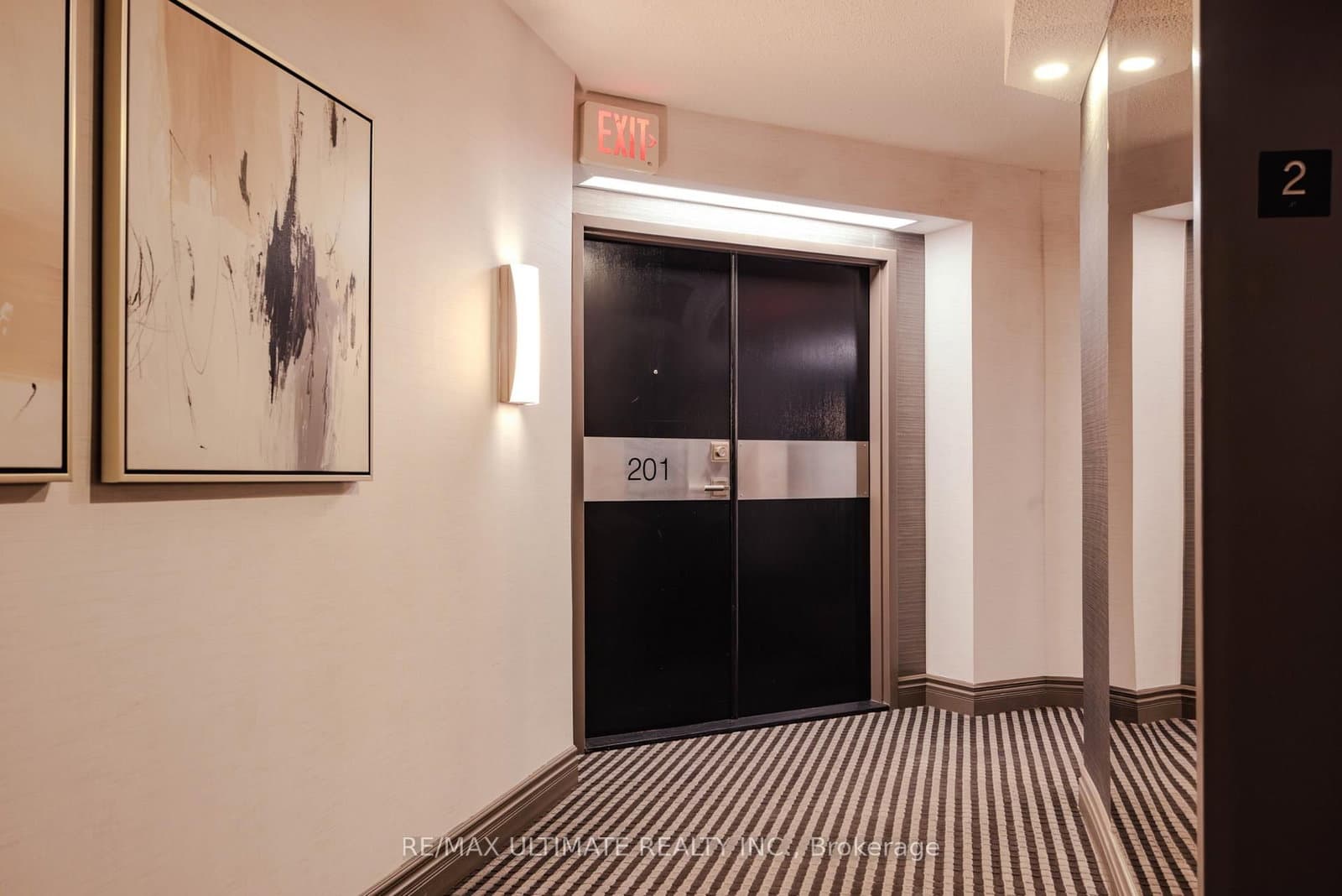 240 Heath Street W, Unit 201 thumbnail 8