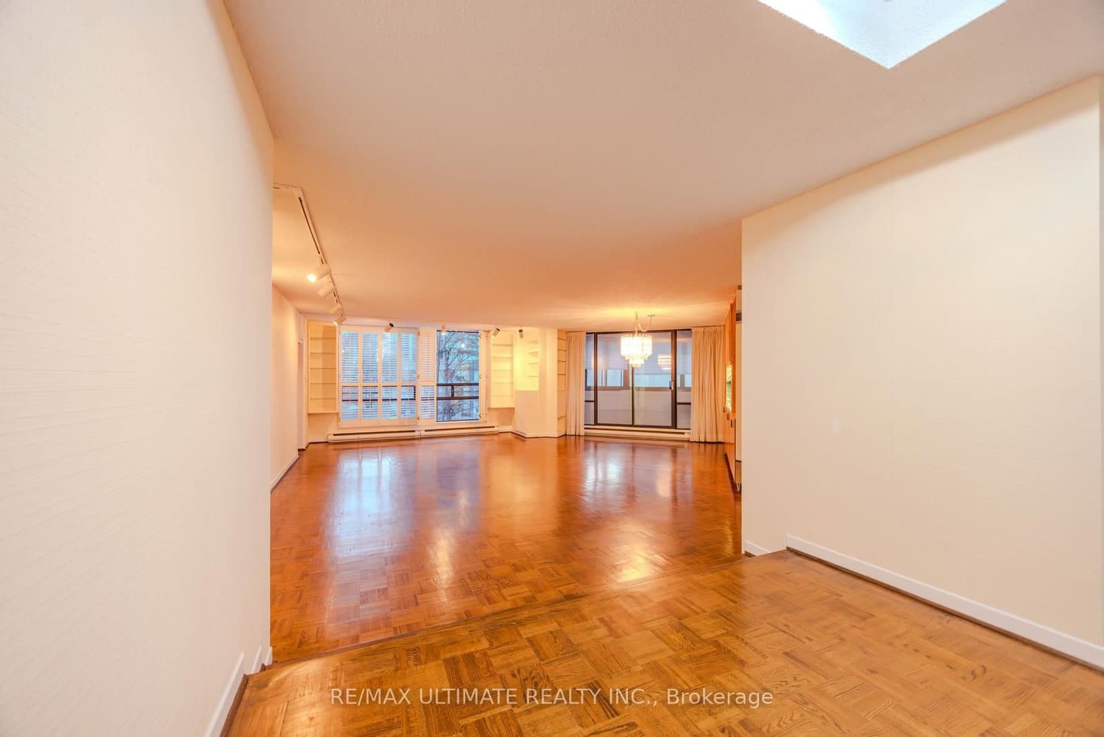 240 Heath Street W, Unit 201 thumbnail 9