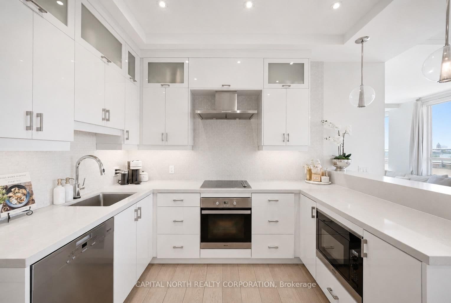 23 Glebe Road W, Unit 804 thumbnail 10