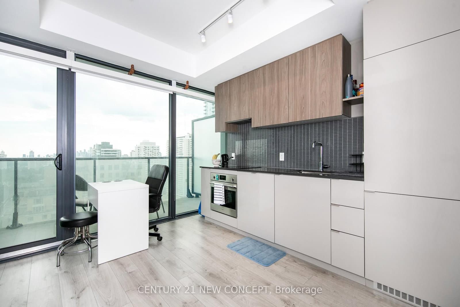 161 Roehampton Avenue, Unit 2011 thumbnail 5