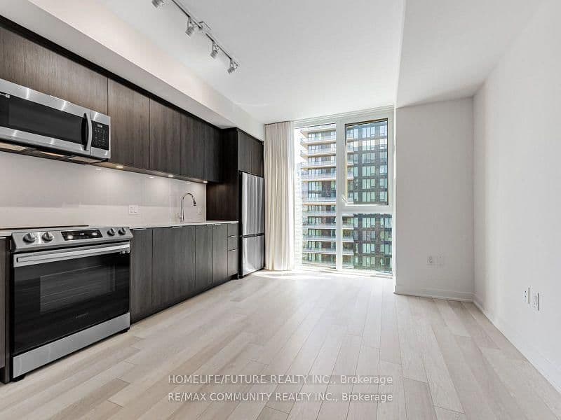 357 King Street W, Unit 3506 thumbnail 10