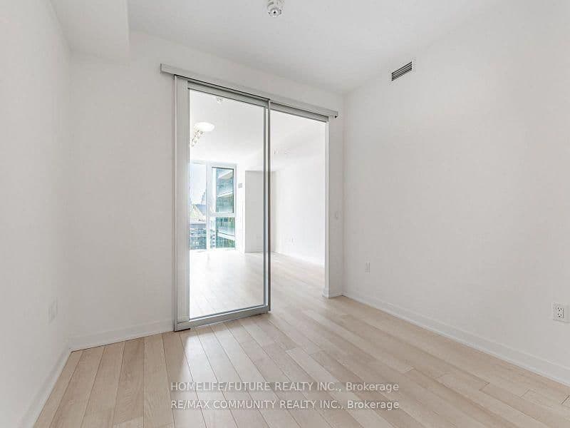 357 King Street W, Unit 3506 thumbnail 18