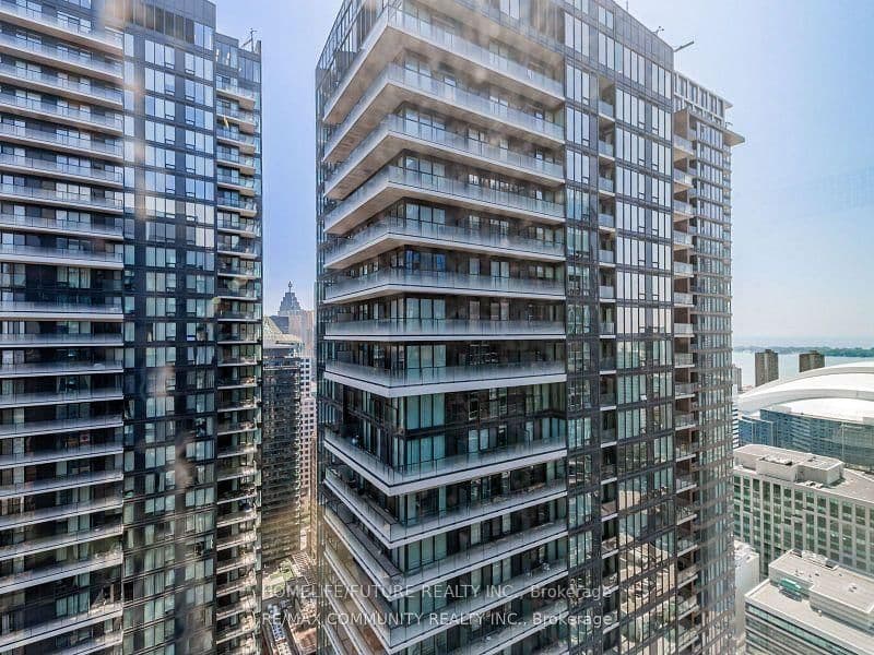 357 King Street W, Unit 3506 thumbnail 27