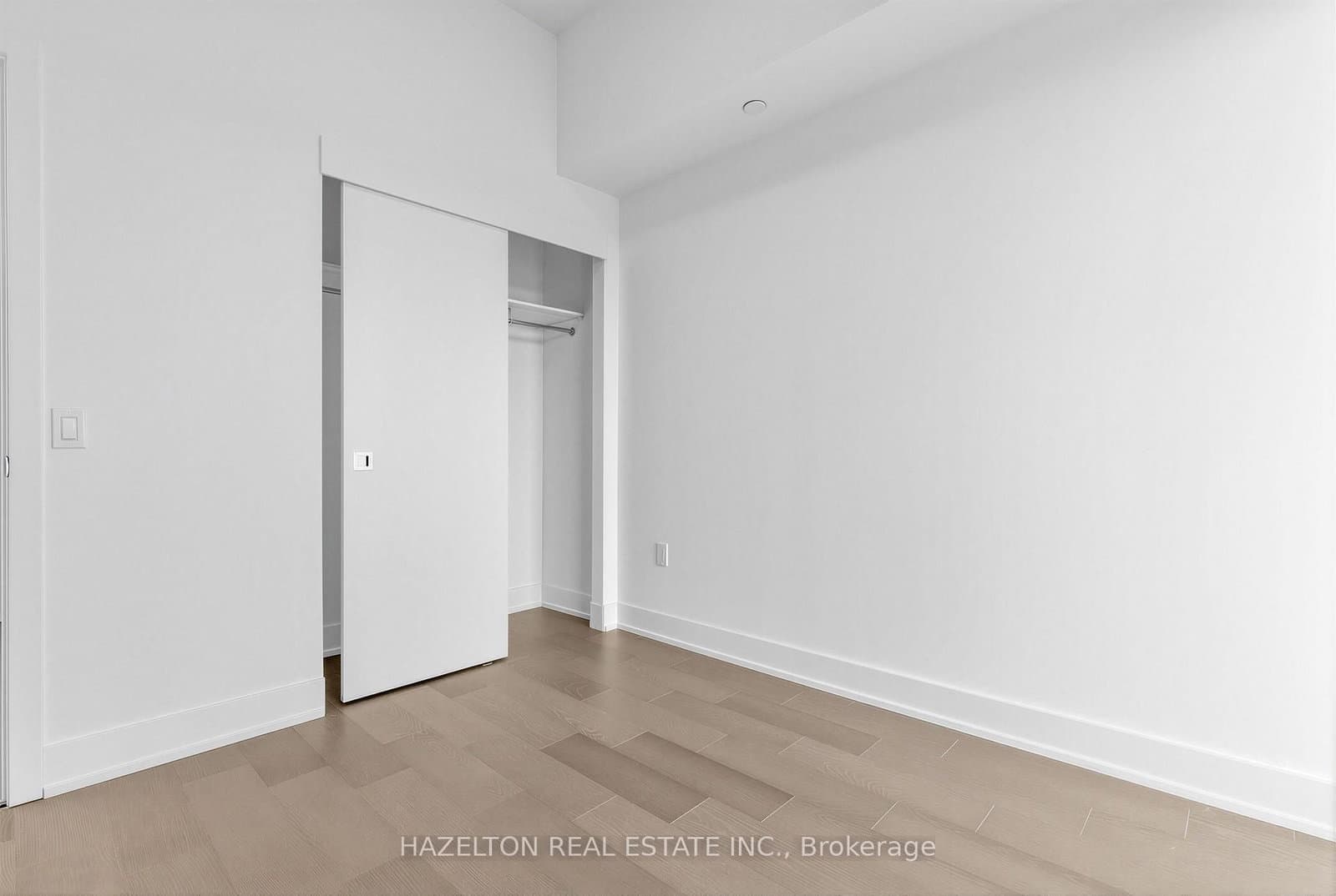 8 Manor Road W, Unit 602 thumbnail 10