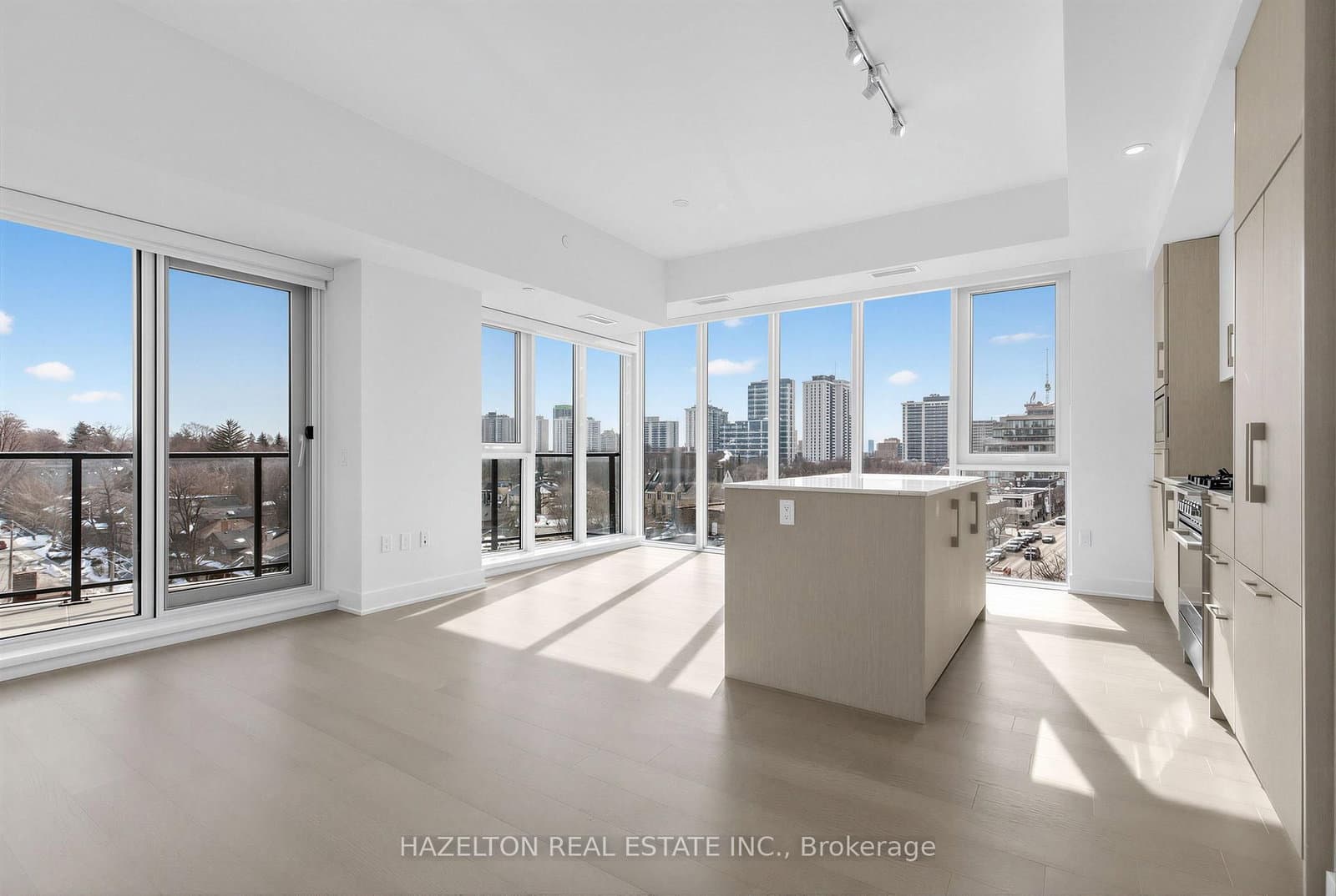 8 Manor Road W, Unit 602 thumbnail 2