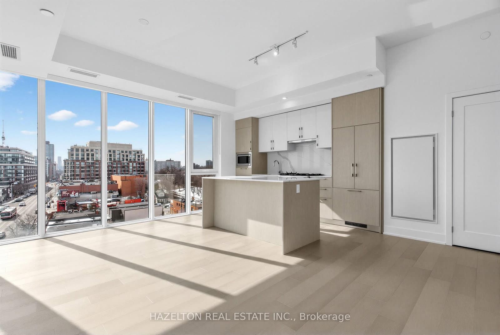 8 Manor Road W, Unit 602 thumbnail 3