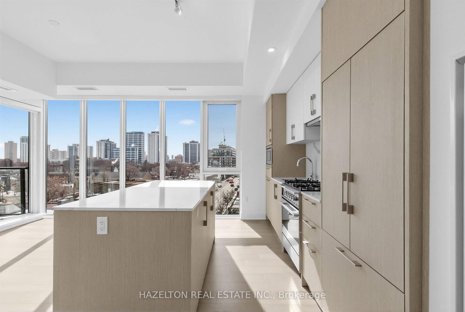 8 Manor Road W, Unit 602 thumbnail 4