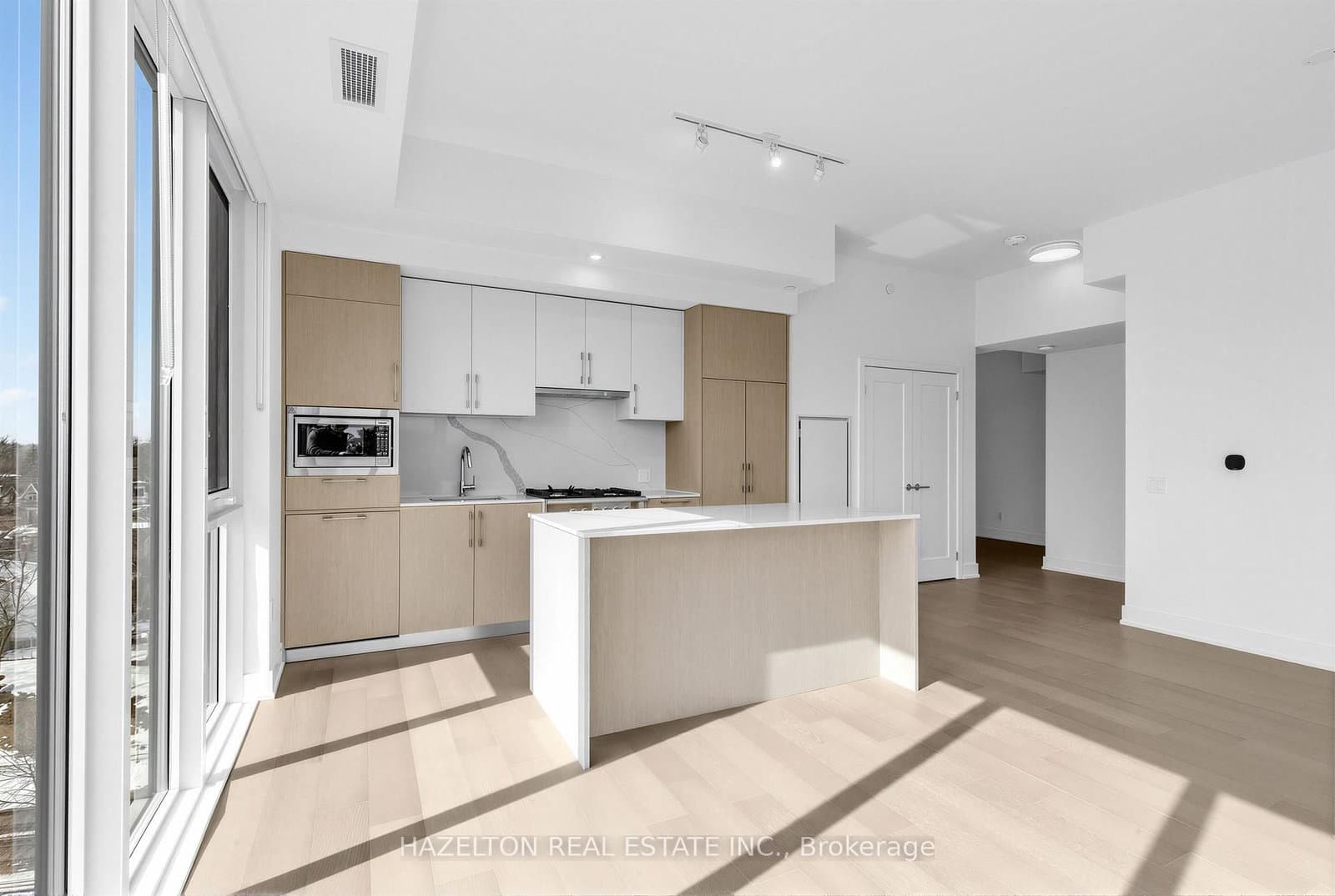 8 Manor Road W, Unit 602 thumbnail 6