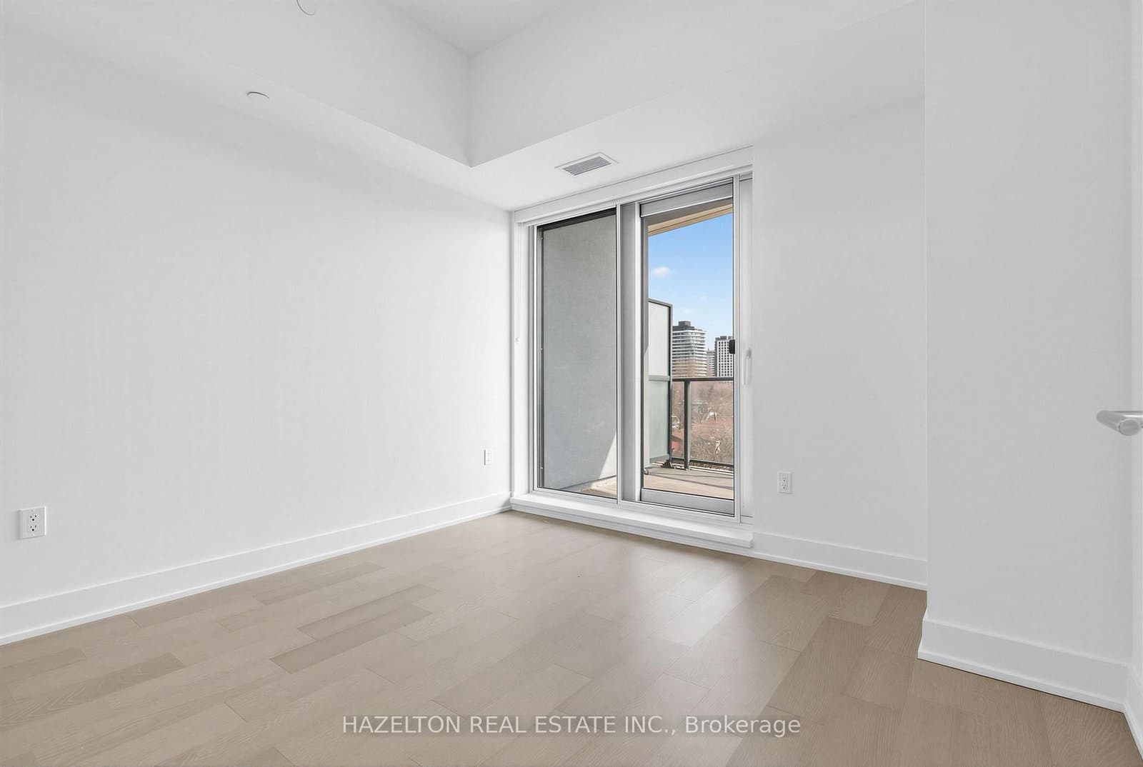 8 Manor Road W, Unit 602 thumbnail 9