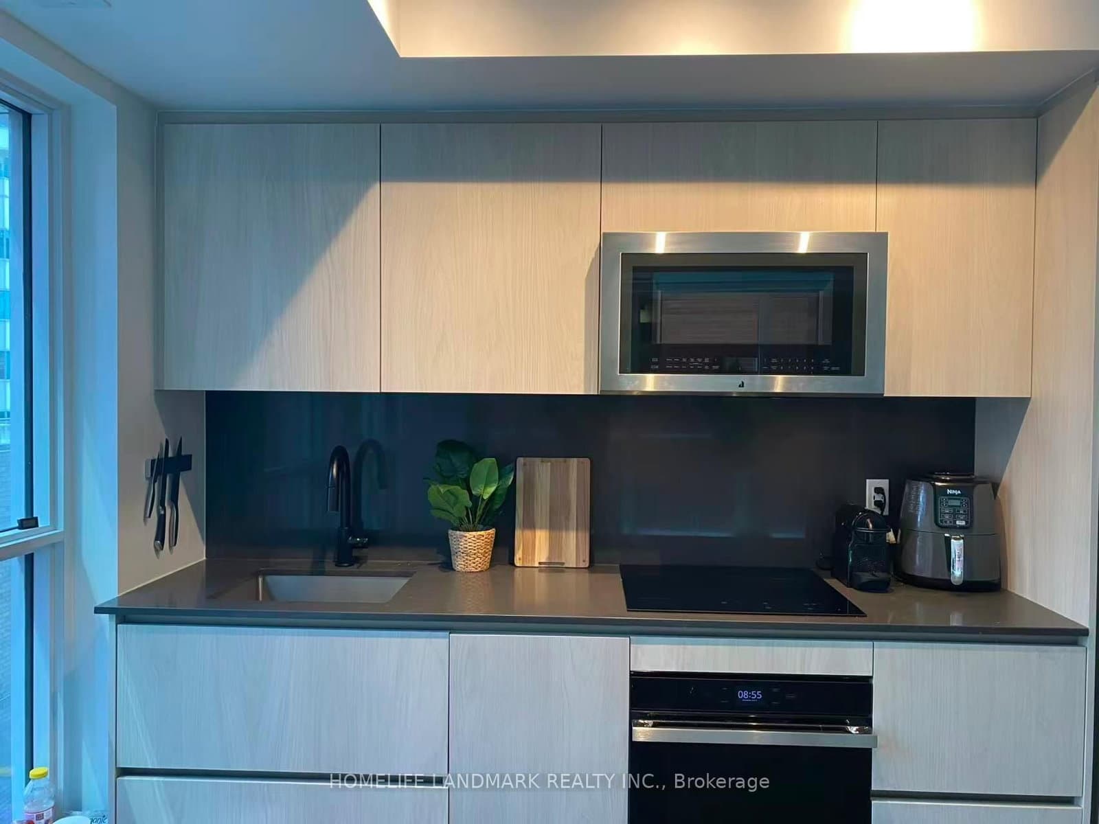 327 King Street W, Unit 703 thumbnail 11