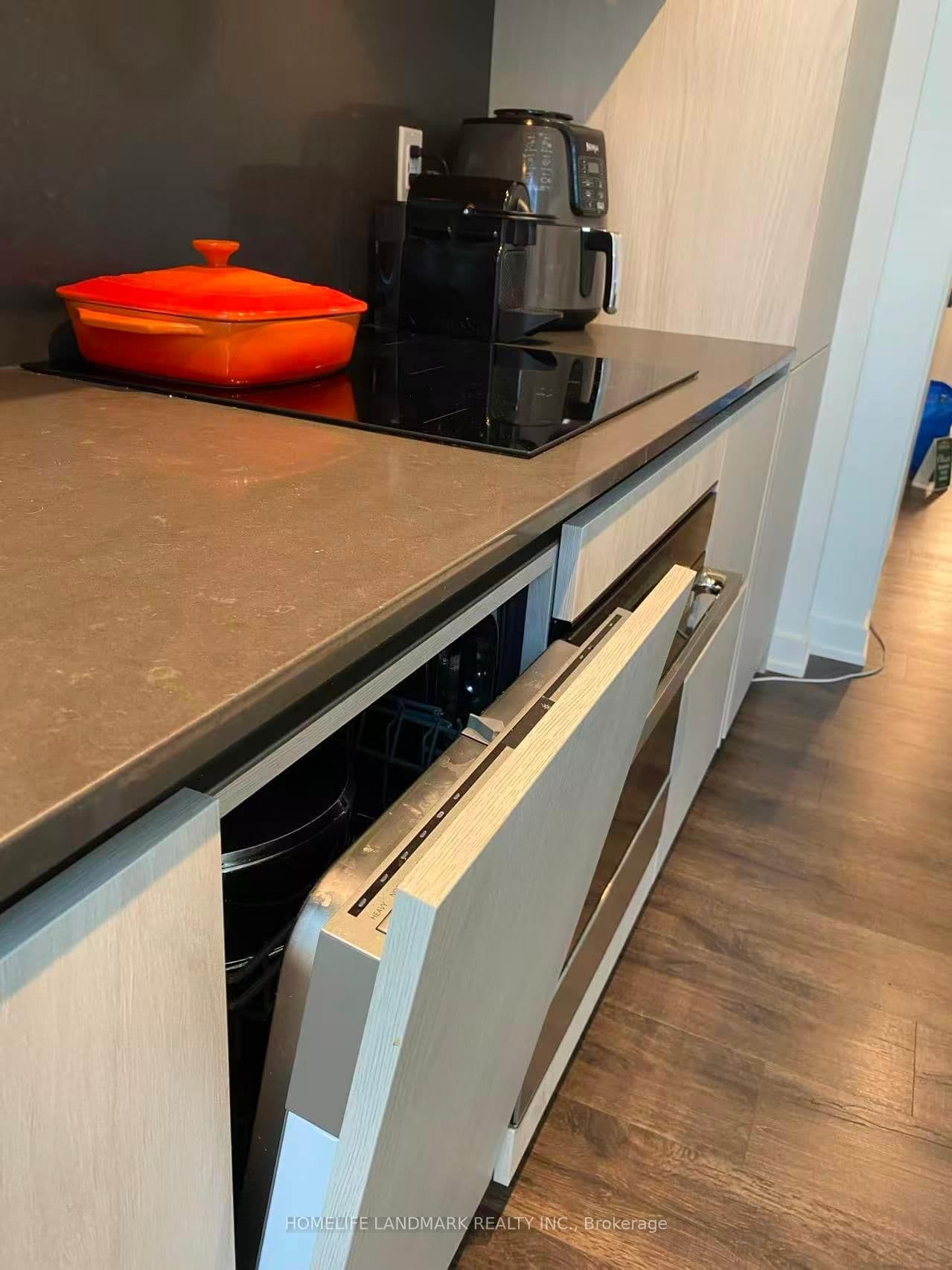 327 King Street W, Unit 703 thumbnail 12