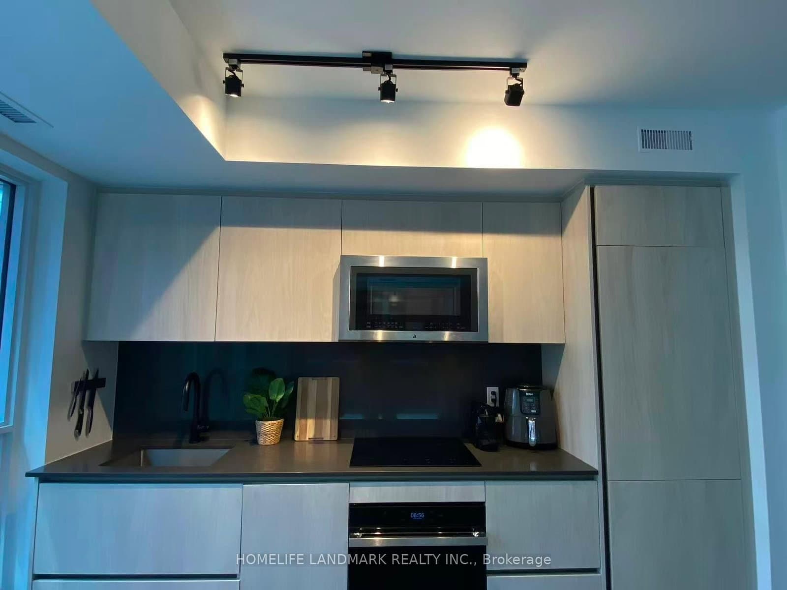 327 King Street W, Unit 703 thumbnail 13