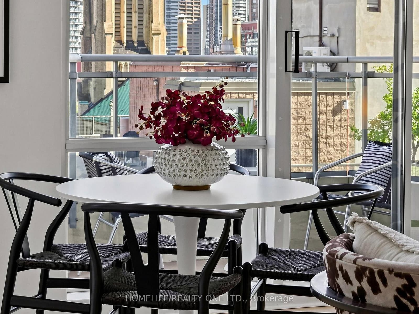 77 Lombard Street, Unit 913 thumbnail 10